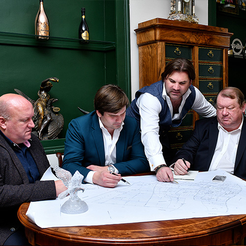 Portrait des hommes de la Famille Rapeneau. De droite à gauche : François Rapeneau, Jean-Rémi Rapeneau, Ernest Rapeneau et Bernard Rapeneau.